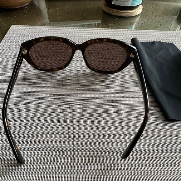Prada sunglasses - Picture 2 of 11